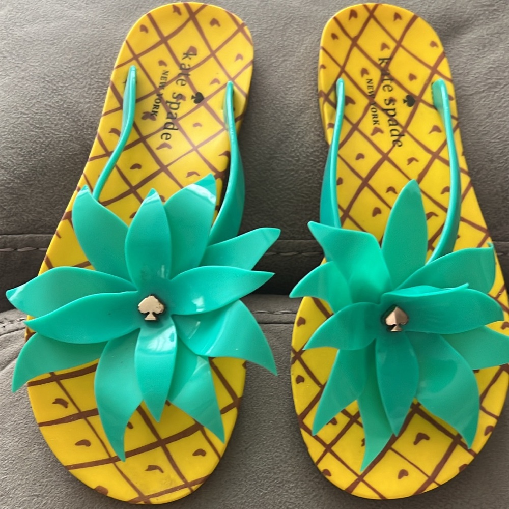 Kate spade pineapple flip flop sandals
